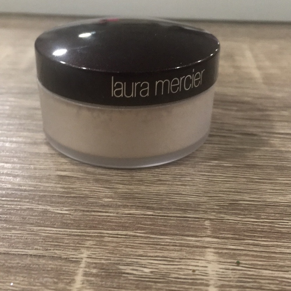 Laura mercies translucent powder mini